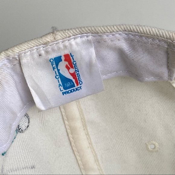 Vintage Autographed Vancouver Grizzlies Snapback - Picture 6 of 6